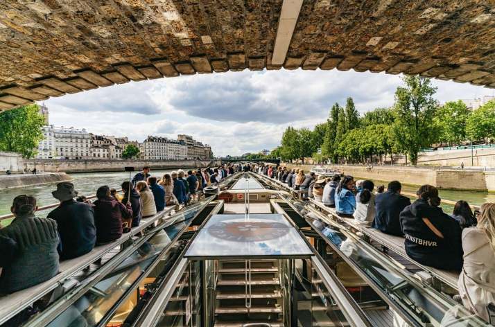 Paris: 1-Hour Seine Cruise starting at the Eiffel Tower
