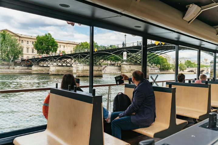 Paris: 1-Hour Seine Cruise starting at the Eiffel Tower
