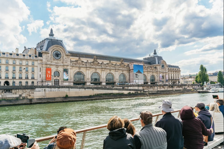 Paris: 1-Hour Seine Cruise starting at the Eiffel Tower
