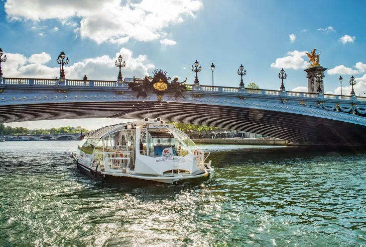 Batobus: Paris Seine River Hop-On Hop-Off Boat Tour
