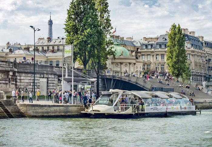 Batobus: Paris Seine River Hop-On Hop-Off Boat Tour
