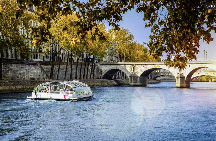 Batobus: Paris Seine River Hop-On Hop-Off Boat Tour
