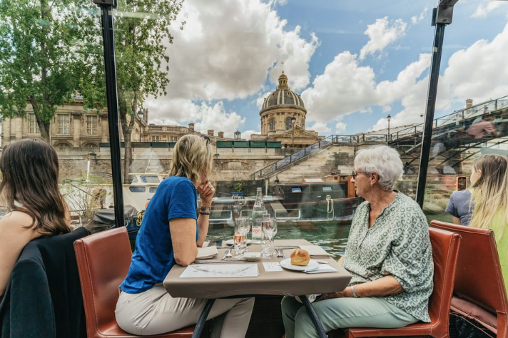 Paris: 2-Hour River Seine Lunch Cruise with 3-course-menu