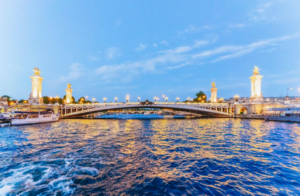 Paris: 3-Course-Dinner Cruise on the Seine with live music Paris: 3-Course-Dinner Cruise on the Seine with live music