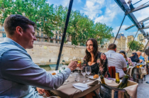 Paris: 3-Course-Dinner Cruise on the Seine with live music Paris: 3-Course-Dinner Cruise on the Seine with live music