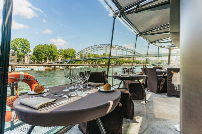 Paris: 2-Hour River Seine Lunch Cruise with 3-course-menu
