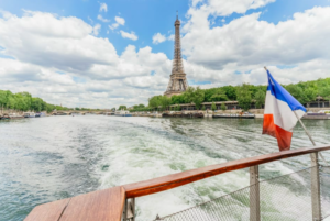 Paris: 2-Hour River Seine Lunch Cruise with 3-course-menu Paris: 2-Hour River Seine Lunch Cruise with 3-course-menu