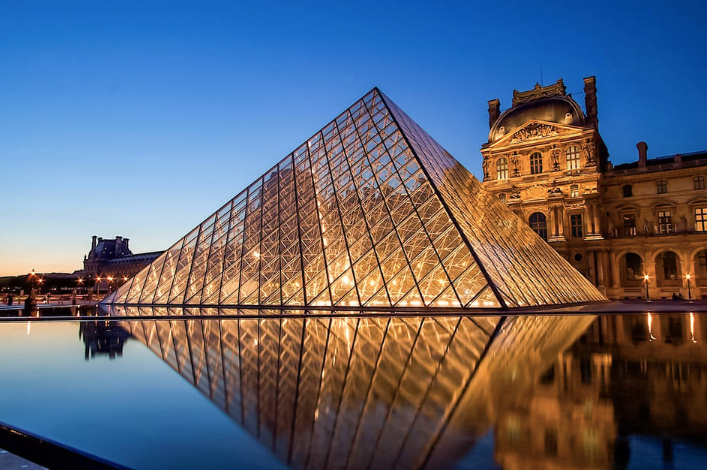 Paris: Louvre Reserved Access and Boat Cruise
