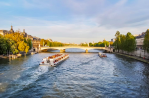 Paris: Louvre Reserved Access and Boat Cruise Paris: Louvre Reserved Access and Boat Cruise