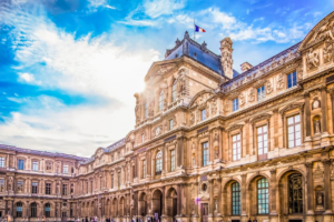 Paris: Louvre Reserved Access and Boat Cruise Paris: Louvre Reserved Access and Boat Cruise