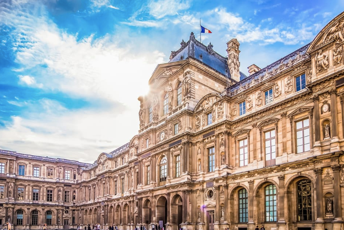 Paris: Louvre Reserved Access and Boat Cruise
