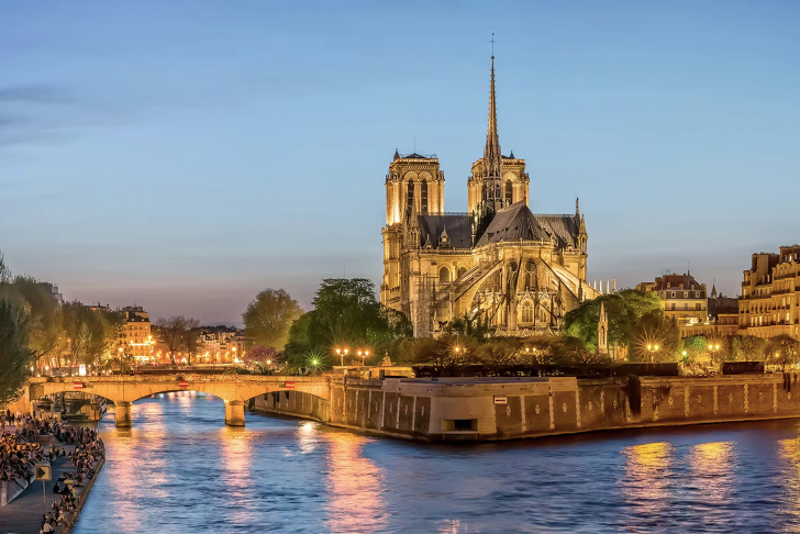 1-Hour Paris Illuminated Evening Sightseeing Cruise
