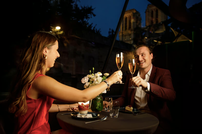 Paris 3-Course-Dinner Cruise on the Seine with live music