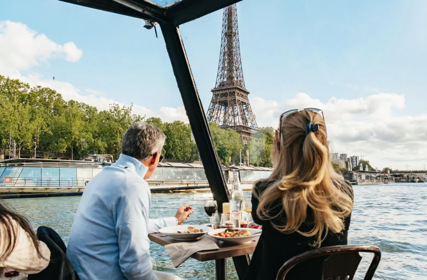 Paris 3-Course Gourmet Dinner Cruise on Seine River